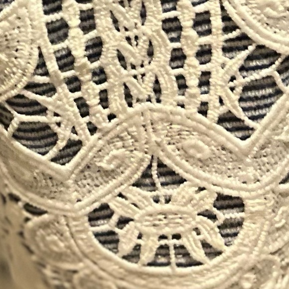 58. WOMENS CHICO’S 2/L DETAIL TOP - Picture 3 of 5